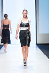 Pokaz Narciss — Riga Fashion Week SS17 (ubrania i obraz: szorty czarne, top biały)