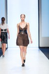 Pokaz Narciss — Riga Fashion Week SS17 (ubrania i obraz: sukienka mini brązowa)