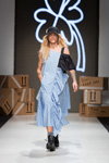 Modenschau von NÓLÓ — Riga Fashion Week SS17 (Looks: himmelblaues Kleid)