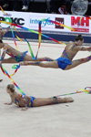 Übung mit den Keulen — Weltcup 2016 (Personen: Anastassija Tatarewa, Anastasia Bliznyuk)