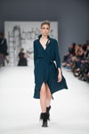 Modenschau von BOBKOVA — Ukrainian Fashion Week FW16/17 (Looks: aquamarines Kleid)
