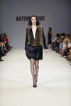 Desfile de KATERINA KVIT — Ukrainian Fashion Week FW16/17 (looks: americana con estampado de leopardo, falda negra, pantis de red negros, sandalias de tacón negras)