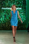 Modenschau von Anastasiia Ivanova — Ukrainian Fashion Week SS17 (Looks: himmelblaues Mini Kleid mit Blumendruck, schwarze Sandaletten)
