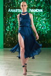 Pokaz Anastasiia Ivanova — Ukrainian Fashion Week SS17 (ubrania i obraz: sukienka z rozcięciem niebieska)