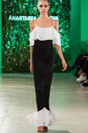 Modenschau von Anastasiia Ivanova — Ukrainian Fashion Week SS17 (Looks: schwarz-weißes Abendkleid)