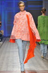 Alyona Osmanova. Andre Tan show — Ukrainian Fashion Week SS17 (looks: printed cape)