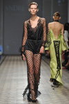 Irina Kravchenko. Pokaz Andre Tan — Ukrainian Fashion Week SS17 (ubrania i obraz: suknia wieczorowa w groszki czarna przejrzysta)