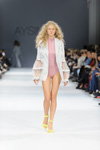 Alina Milajewa. Pokaz Julia Aysina — Ukrainian Fashion Week SS17 (ubrania i obraz: sandały żółte, body różowe, blond (kolor włosów))