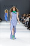 Desfile de Julia Aysina — Ukrainian Fashion Week SS17 (looks: vestido camisero azul claro)