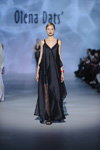 Desfile de Olena Dats' — Ukrainian Fashion Week SS17 (looks: vestido de noche negro)