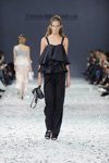 Desfile de Yana Belyaeva — Ukrainian Fashion Week SS17 (looks: top negro, pantalón negro, bolso negro)