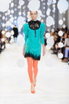 Pokaz Zalevskiy — Ukrainian Fashion Week SS17 (ubrania i obraz: sukienka mini turkusowa, półbuty koralowe, legginsy nylonowe pomarańczowe)