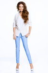 Ляйсан Утяшева стала лицом модного бренда городской одежды (наряды и образы: белый жакет, голубые брюки, белые туфли)
