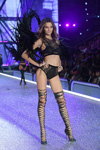 Barbara Fialho. Secret Angel, Dark Angel — Victoria's Secret Fashion Show 2016 (looks: black bra, black briefs)