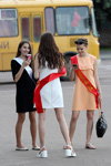 Останній дзвоник. Білорусь. Рік 2016 (наряди й образи: чорна сукня, біла сукня, білі туфлі, персикова сукня)