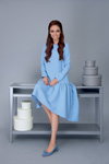 Liasan Utiasheva. Lookbook de BAON by Liasan Utiasheva (looks: vestido azul claro, zapatos de tacón azul claro)