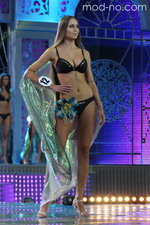 Maryja Łukjanczyk. Miss Białorusi 2012 (ubrania i obraz: strój kąpielowy czarny)