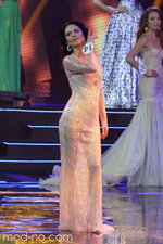 Kryscina Saukova. Miss Belarús 2014 (looks: vestido de noche crema)