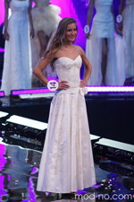 Miss Minsk 2011 (looks: vestido de novia blanco)
