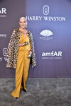 Maye Musk. amfAR New York 2017 (looks: coat with leopard print, gold gloves, yellowevening dress)