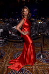 Иман. 19-й благотворительный бал amfAR собрал мировых знаменитостей (наряды и образы: красное вечернее платье)