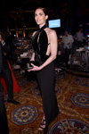 Хилари Рода. 19-й благотворительный бал amfAR собрал мировых знаменитостей (наряды и образы: чёрное вечернее платье, чёрные босоножки)