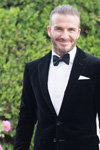 David Beckham. Gäste von amfAR Cannes 2017 (Looks: schwarzer Querbinder, weißes Hemd, schwarzer Blazer)