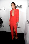 Бетенни Франкель. amfAR LOS ANGELES GALA (наряды и образы: красное вечернее платье с разрезом с декольте)