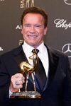 Arnold Schwarzenegger. Tom Jones, Arnold Schwarzenegger, Claudia Schiffer — BAMBI 2017