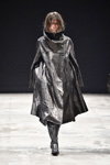 Desfile de Ivan Grundahl — Copenhagen Fashion Week aw17 (looks: abrigo negro)