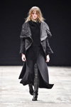 Pokaz Ivan Grundahl — Copenhagen Fashion Week aw17 (ubrania i obraz: palto czarne, kozaki za kolano czarne)