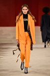 Desfile de Lala Berlin — Copenhagen Fashion Week aw17 (looks: traje de pantalón naranja)