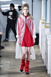 Desfile de Won Hundred — Copenhagen Fashion Week aw17 (looks: vestido de color rojo frambuesa corto, )