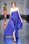 Pokaz ArtFuture — CPM FW17/18 (ubrania i obraz: sukienka niebieska)