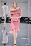 Pokaz ArtFuture — CPM FW17/18 (ubrania i obraz: suknia koktajlowa różowa, mufka różowa)