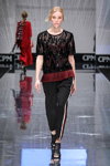 Pokaz Beatrice B — CPM FW17/18 (ubrania i obraz: top czarny, spodnie z lampasami czarne, blond (kolor włosów))