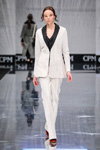 Pokaz Beatrice B — CPM FW17/18 (ubrania i obraz: garnitur damski (żakiet, szorty) biały)