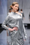 Pokaz Caterina Leman — CPM FW17/18 (ubrania i obraz: kostium srebrny)