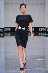 Pokaz Caterina Leman — CPM FW17/18 (ubrania i obraz: sukienka niebieska, półbuty czarne)