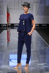 Pokaz Caterina Leman — CPM FW17/18 (ubrania i obraz: kapelusz szary, top niebieski, spodnie niebieskie)