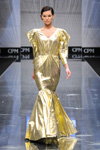 Desfile de Caterina Leman — CPM FW17/18 (looks: vestido de noche dorado)