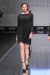 Показ DANA PISARRA — виставка CPM FW17/18 (наряди й образи: чорна сукня, чорні туфлі)