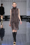 Modenschau von LGP by Yulia Nikolaeva — CPM FW17/18 (Looks: graues Kleid, schwarze Stiefel)