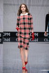 VEMINA CITY show — CPM FW17/18 (looks: checkered dress, red gloves, red pumps)