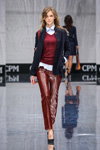 Pokaz VEMINA CITY — CPM FW17/18 (ubrania i obraz: pulower bordowy, spodnie bordowe, półbuty czarne)
