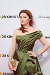 Ekaterina Vulichenko. Closing ceremony — Kinotavr 2017 (looks: khakievening dress)