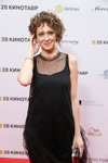 Ксения Раппопорт. Церемония закрытия 28-го кинофестиваля "Кинотавр" (наряды и образы: чёрное вечернее платье)