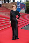 Дарья Чаруша. Церемония закрытия 28-го кинофестиваля "Кинотавр" (наряды и образы: чёрное вечернее платье)