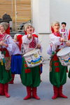Удзельніцы конкурсу "Міс Украіна" дапамаглі мастакам напісаць карціну