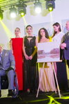 Учасниці конкурсу конкурса "Міс Україна" допомогли художникам написати картину